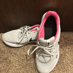 Nike girls 7 youth sneakers